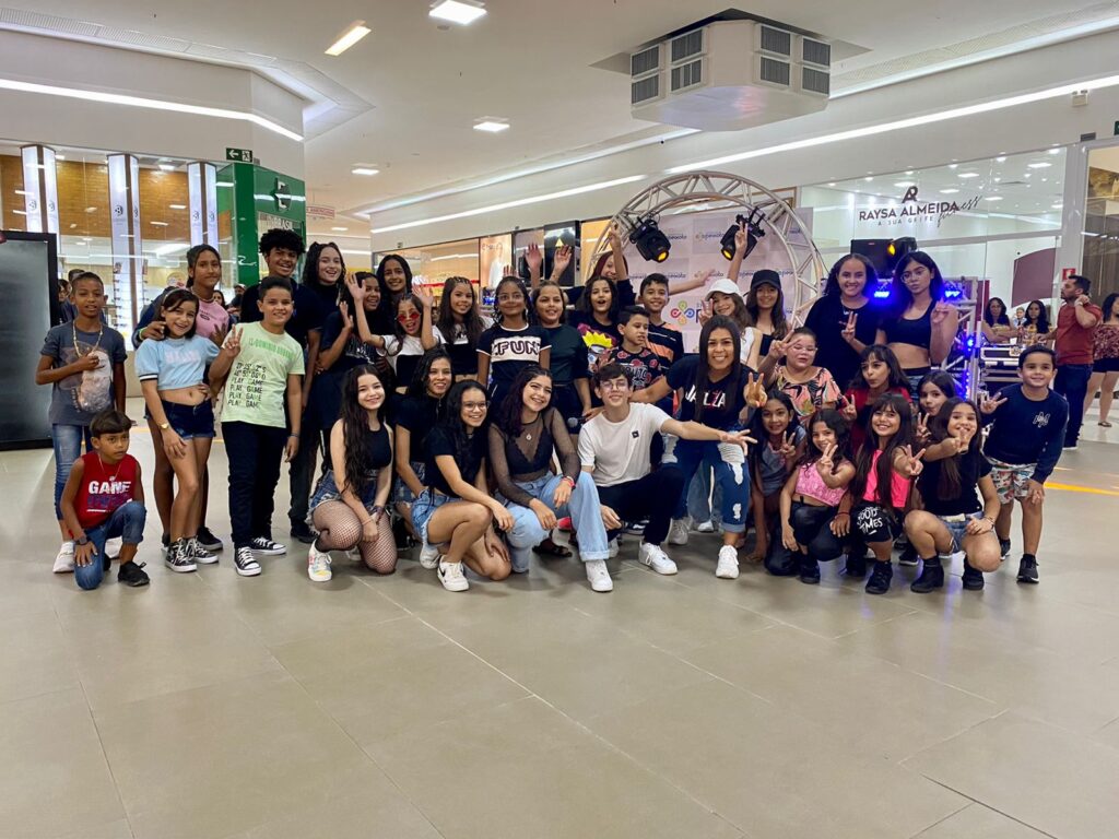 <strong>Sucesso: batalha de TikTokers reúne centenas de pessoas no Shopping Peixoto</strong>