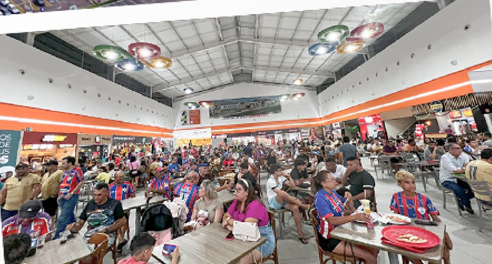 Praça de alimentação do Shopping Peixoto